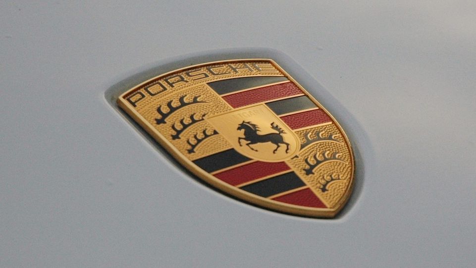 Porsche 911 Safari cvičí na Nürburgringu